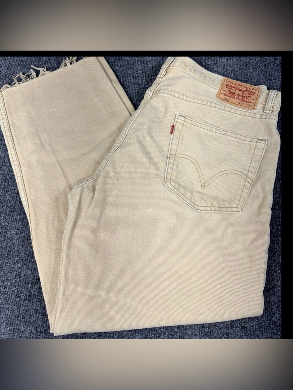 Levi’s Relaxed Fit Raw Hem Tan Men’s 36x29 (28)